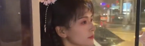 “黄蓉来开公交了！”湖北一美女司机走红 绝美笑颜引盛赞 本人发声！
